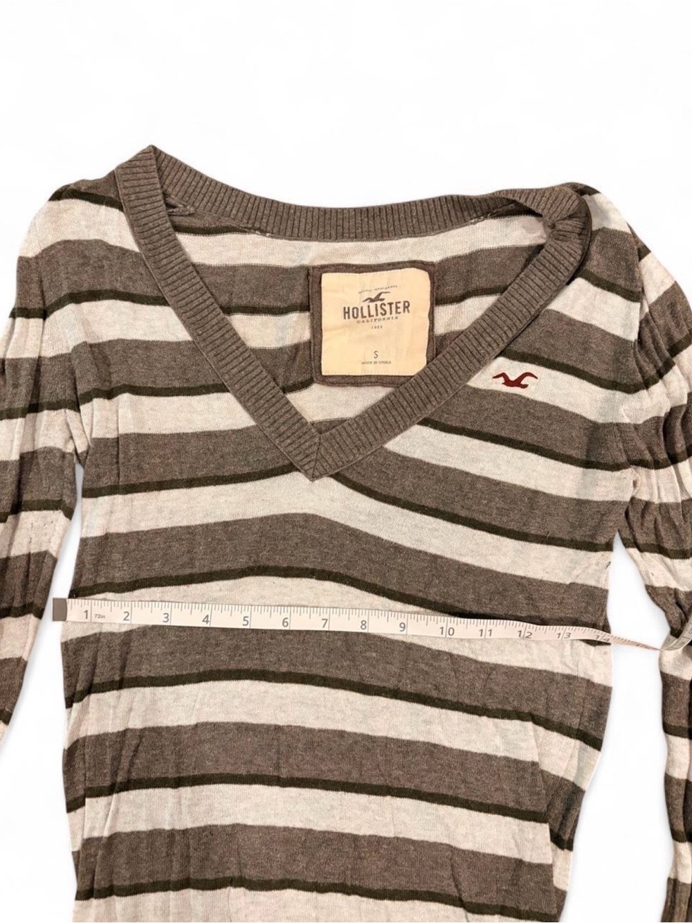 Hollister Gray & White Striped S V-Neck Sweater Y2K Vintage Coquette
